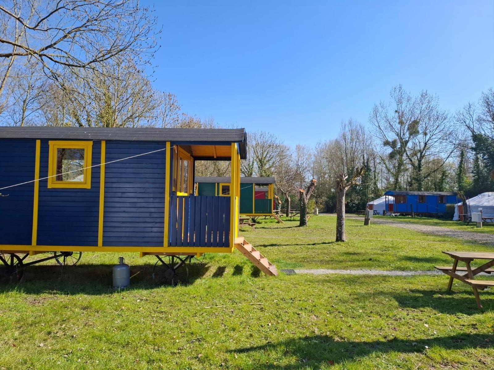 Le Village Insolite Yourte Et Roulotte Сен-Бенуа-дез-Онд Екстер'єр фото