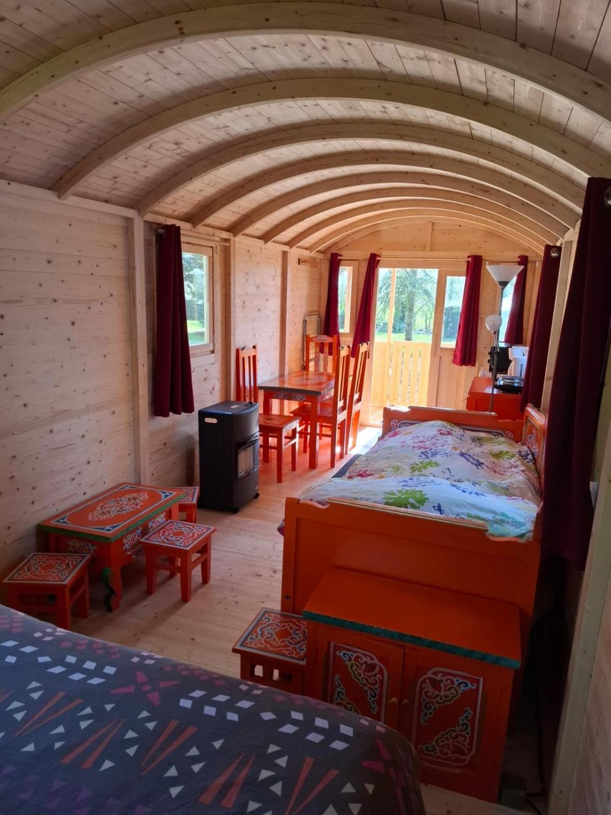 Le Village Insolite Yourte Et Roulotte Сен-Бенуа-дез-Онд Екстер'єр фото